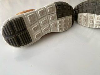 Scarpe effetto scamosciato marrone e bianche n.40