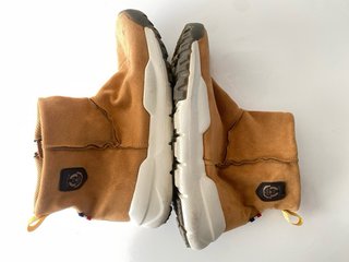 Scarpe effetto scamosciato marrone e bianche n.40