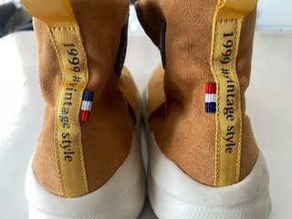 Scarpe effetto scamosciato marrone e bianche n.40