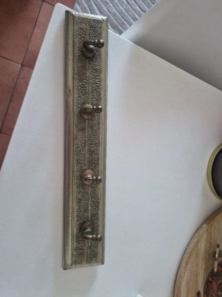 Appendiabiti in stile arabo in metallo dorato e argentato