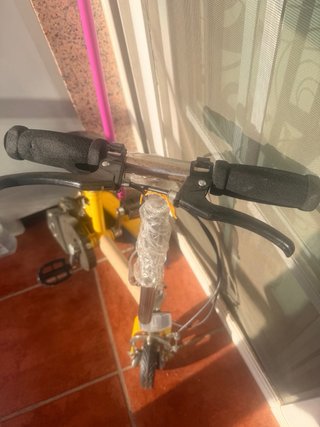Bicicleta infantil amarilla nueva