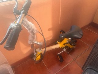 Bicicleta infantil amarilla nueva