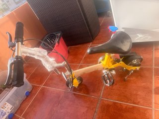 Bicicleta infantil amarilla nueva