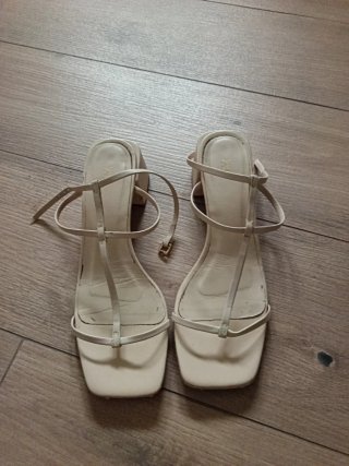Sandalia Beige