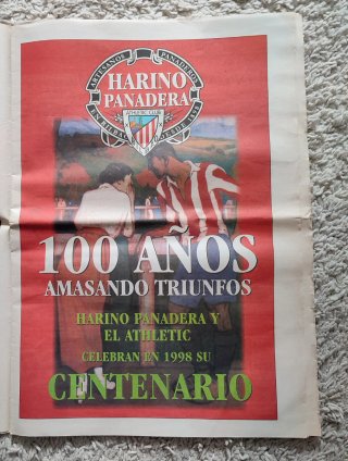 Cuatro periódicos antiguos 1 Marca 1943 y 3