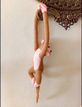 Mono de peluche colgante color camel NUEVO!