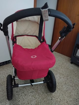 Cochecito de bebé rojo