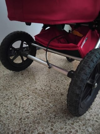 Cochecito de bebé rojo