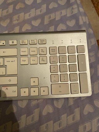 Teclado Bluetooth Plata y Blanco