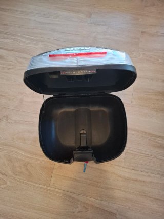 Soporte Baúl Shad + Maleta Suzuki Gladius