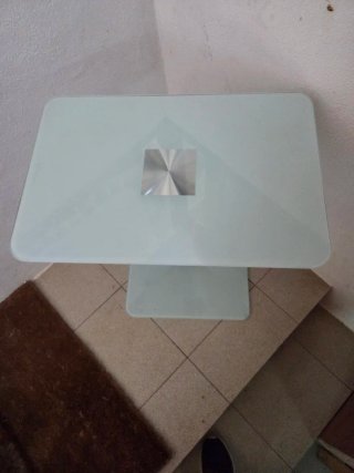 Mesa auxiliar cristal y metal