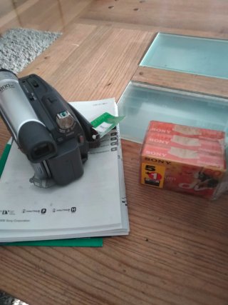 Sony Handycam DCR-HC27E Mini DV Plata