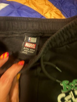 Pantalón Marvel y Celtics 6-7 años
