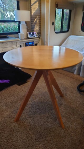 Conjunto de mesa redonda con 2 sillas tapizadas