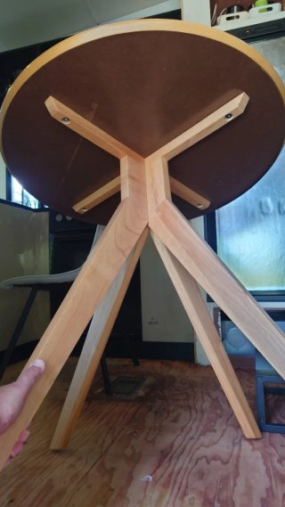 Conjunto de mesa redonda con 2 sillas tapizadas