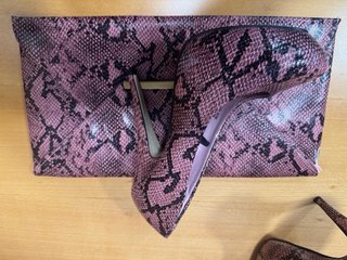 Bolso y zapatos Atmosphere serpiente