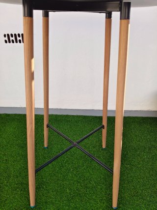 Mesa alta redonda madera y metal. Patas regulares