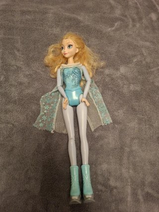 Muñeca Elsa Patines Hielo