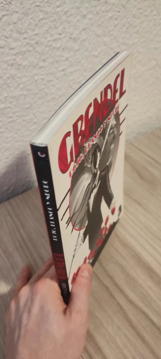 Grendel rojo, blanco y negro