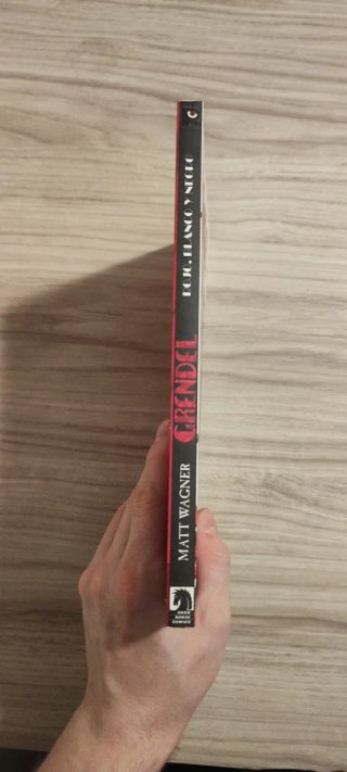 Grendel rojo, blanco y negro