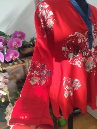 Blusón Desigual Corazón Flores Talla L