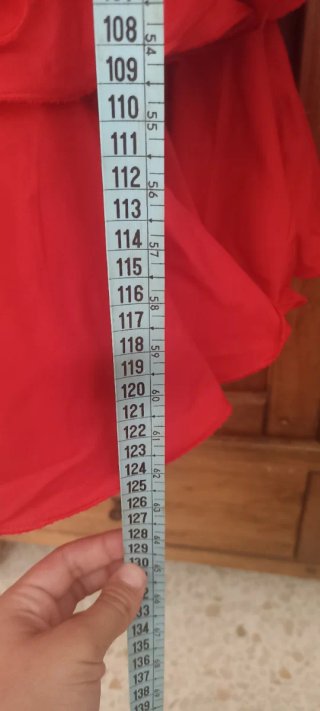 Traje de flamenca rojo con encaje blanco