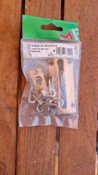 Cadena de seguridad para puerta Niquelada