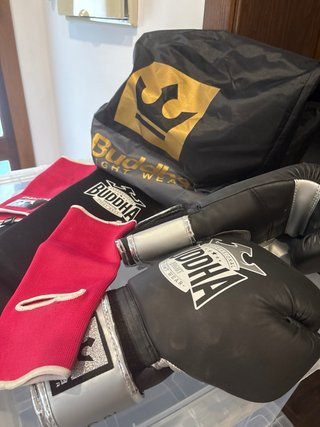 Guantes de Boxeo Buddha 10 OZ. Todo por 60 euros.