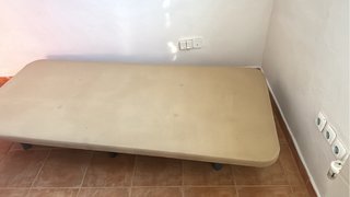 Colchón individual beige y blanco