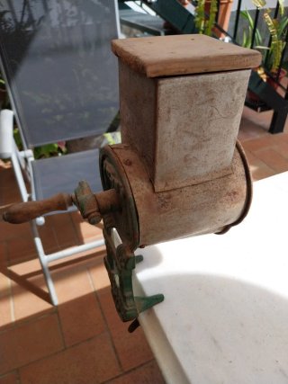 Picadora de carne ELMA antigua manual vintage