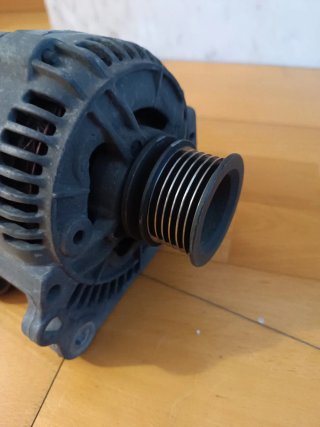 Alternador Bosch 90A VW Golf Mk3 028903025Q