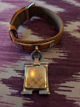 Reloj Tommy Hilfiger naranja y plateado