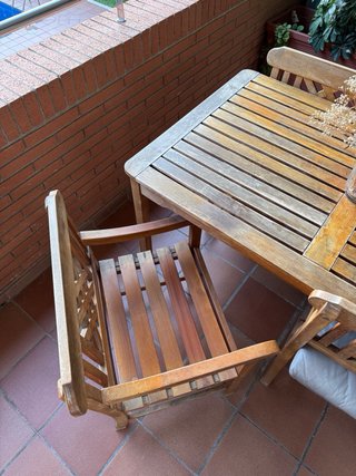 Mesa y 4 sillas madera terraza