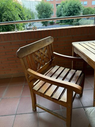 Mesa y 4 sillas madera terraza