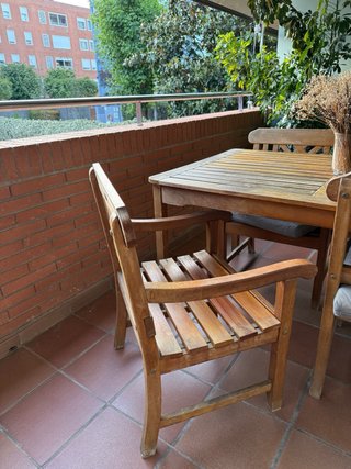 Mesa y 4 sillas madera terraza