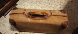 Maleta antigua de cuero con funda