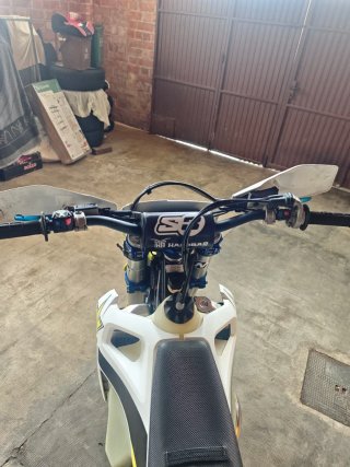 Husqvarna TE300i Enduro Moto