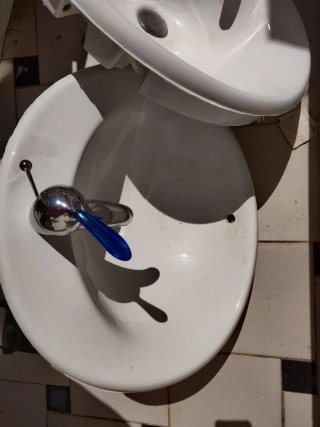 Lavabo Roca con grifo y tapón automático