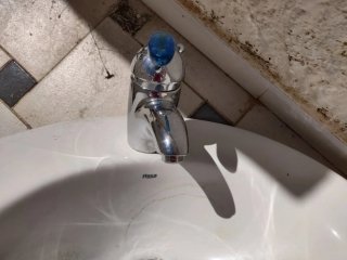 Lavabo Roca con grifo y tapón automático