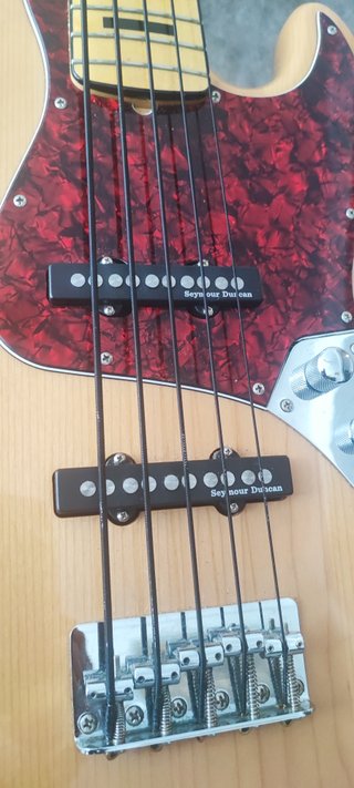 Bajo Fender Squier Jazz Bass 5 cuerdas