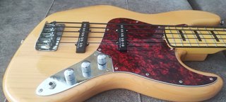 Bajo Fender Squier Jazz Bass 5 cuerdas