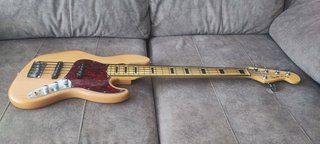 Bajo Fender Squier Jazz Bass 5 cuerdas