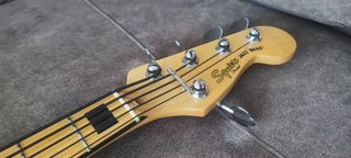 Bajo Fender Squier Jazz Bass 5 cuerdas