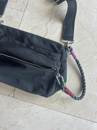 Borsa a spalla Parfois in nylon minimalista Y2K nera