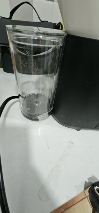 Cafetera Nespresso Blanca y Negra