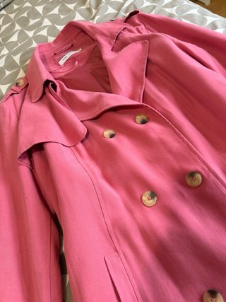 Gabardina seminueva Naf Naf rosa Talla 42