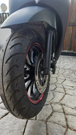 Mitt Alpha 125cc Negra con Rojo