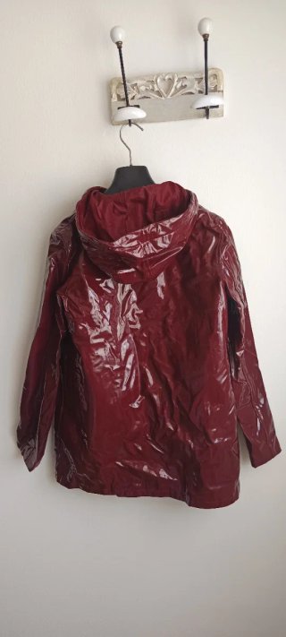 Gabardina Roja Brillante