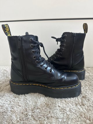 Botas Dr. Martens con plataforma negras
