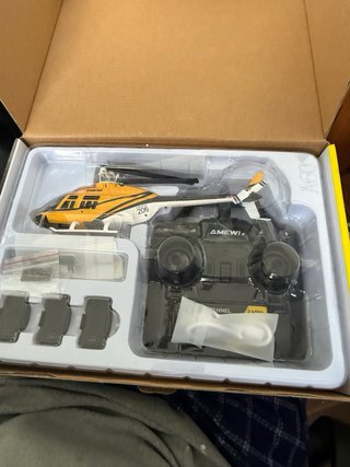 Helicóptero AMewi Bell 206 RC